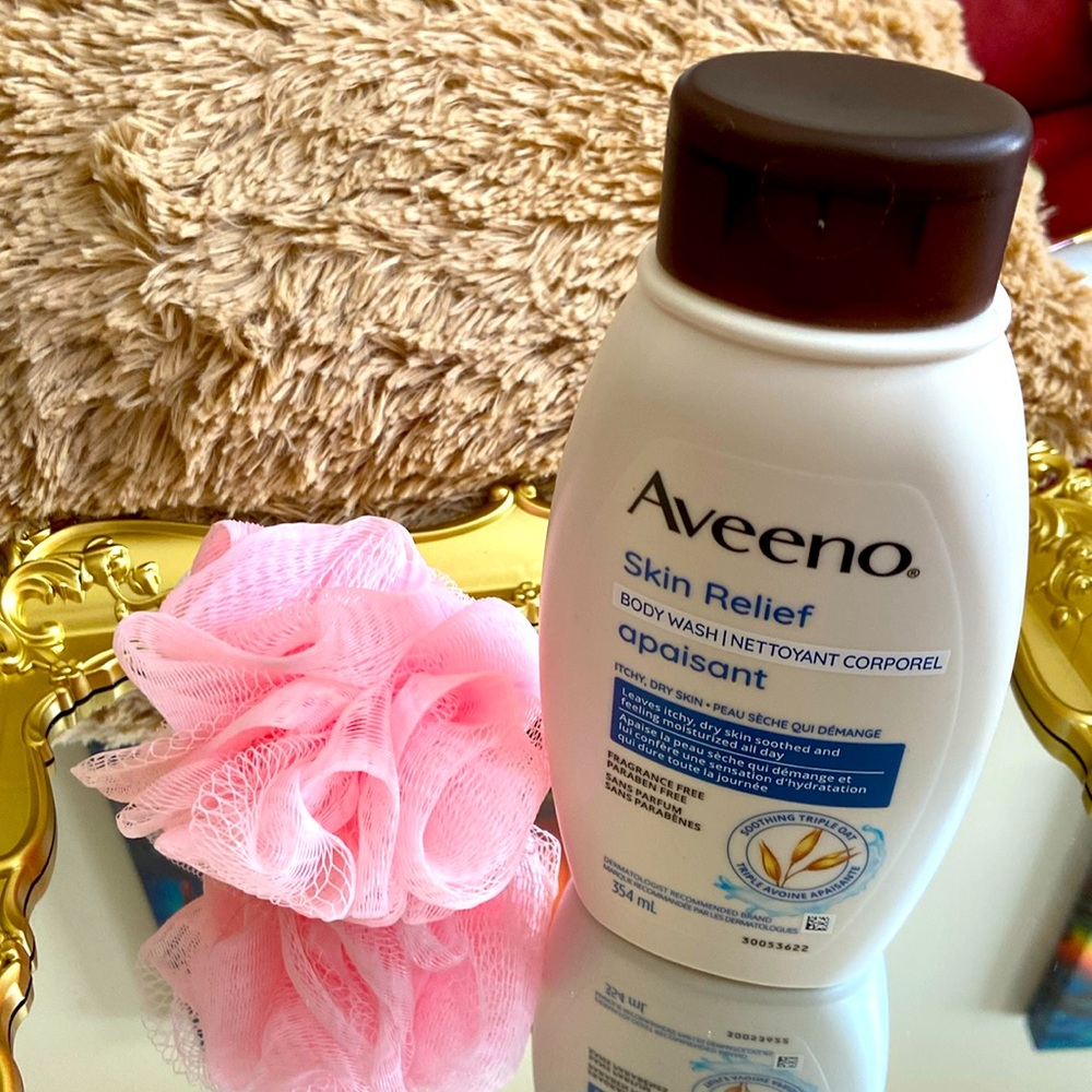🆕 Aveeno skin relief body wash & shower pouf set